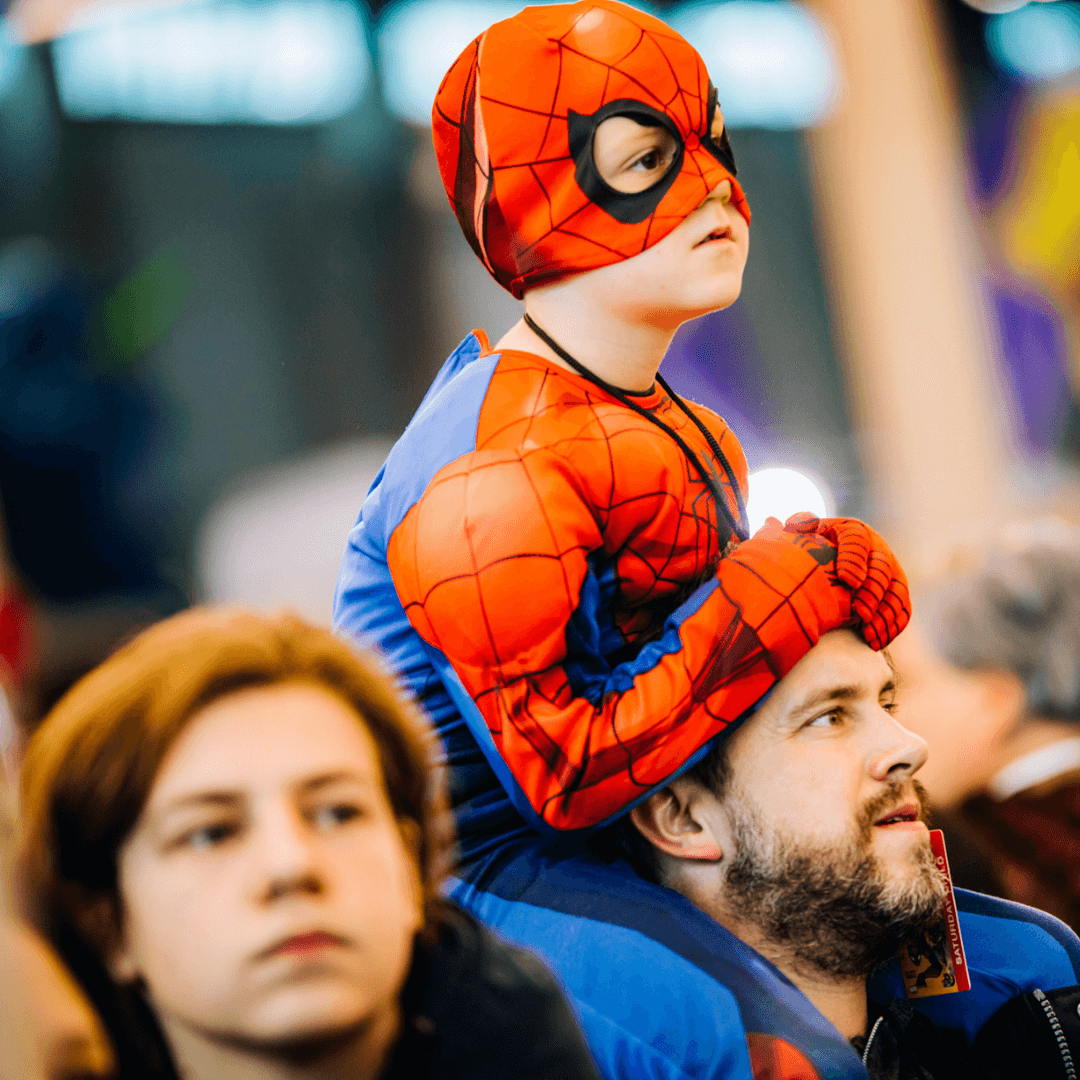 Child sits on father's shoulders Spider Man Cosplay VIECC® Cosplay Central