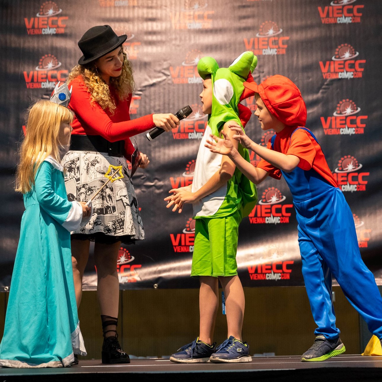 Kids Cosplay Contest Stage Super Mario Luigi Princess VIECC® Vienna Comic Con Family Fun
